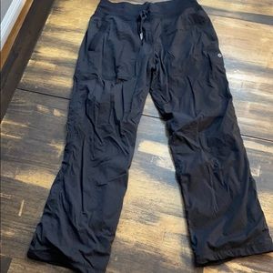 Sz 8 GUC Lululemon studio dance pants